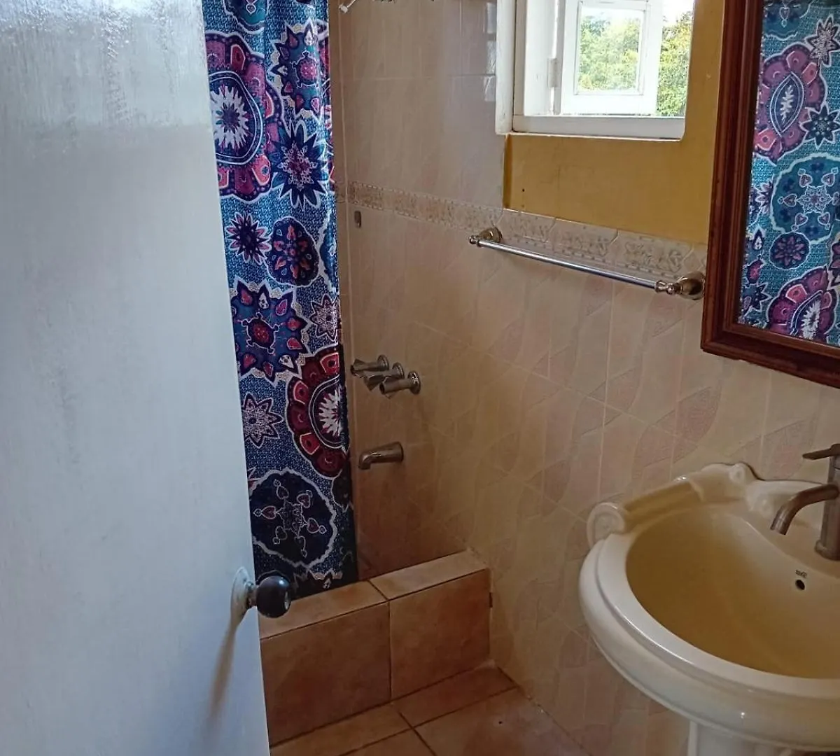 Cherry'S Homestay Whitehouse 0*,