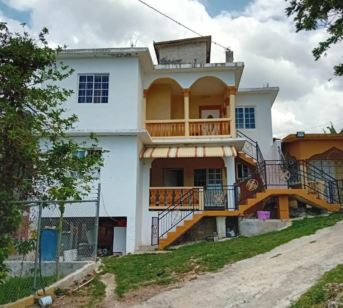 Cherry'S Homestay Whitehouse 0*,